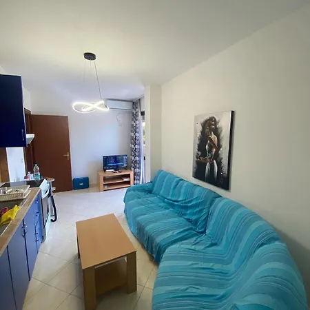 Juli Apartment *